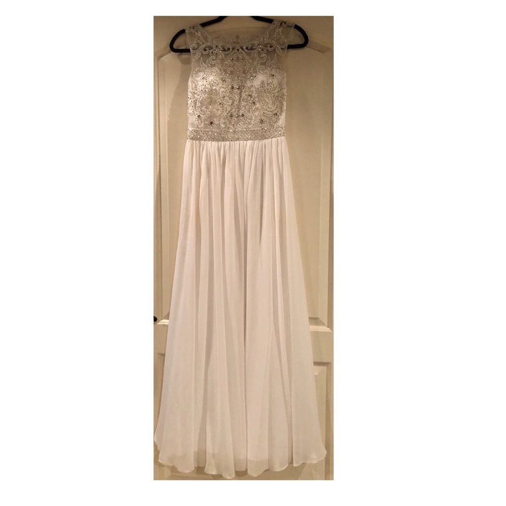 White Elegant Evening Dress (Medium)